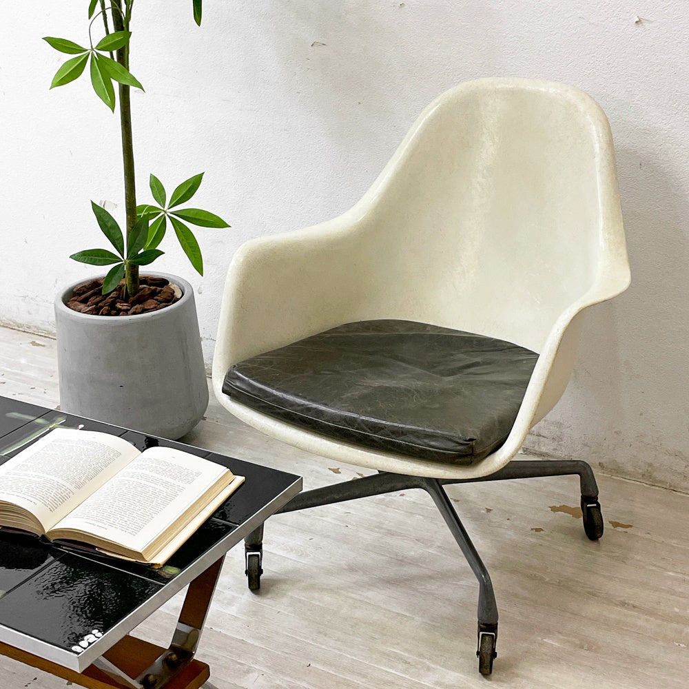 ハーマンミラー Herman Miller アームシェルチェア 2ndビンテージ FRP製 ルーズクッション セグメンテッドベース イームズ ミッドセンチュリー 希少 ●