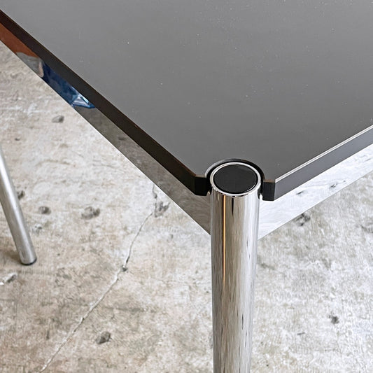 ユーエスエムハラー USM Haller モジュラーファニチャー ハラーテーブル ワーキングデスク ダイニング グラファイトグレー ラミネート天板 アジャスター 高さ調整機能付 スイス ■