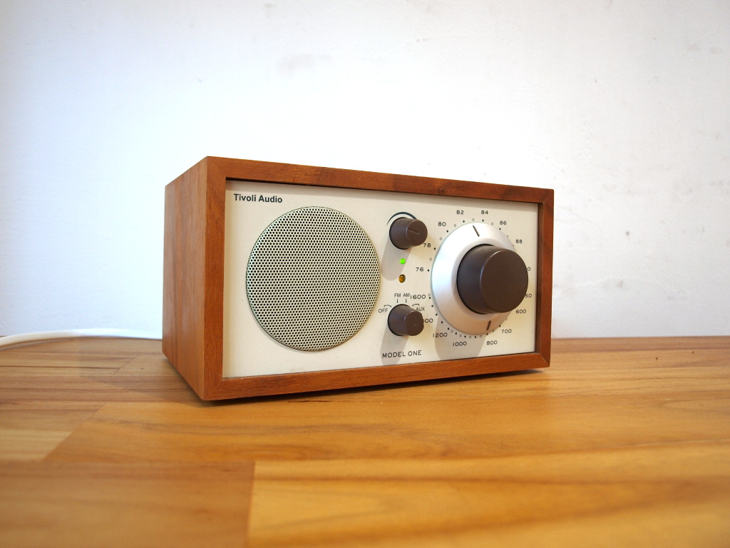 Tivoli Audio 高級ラジオ Model One クラシックウォールナット ベージュ TVJPM1CLA