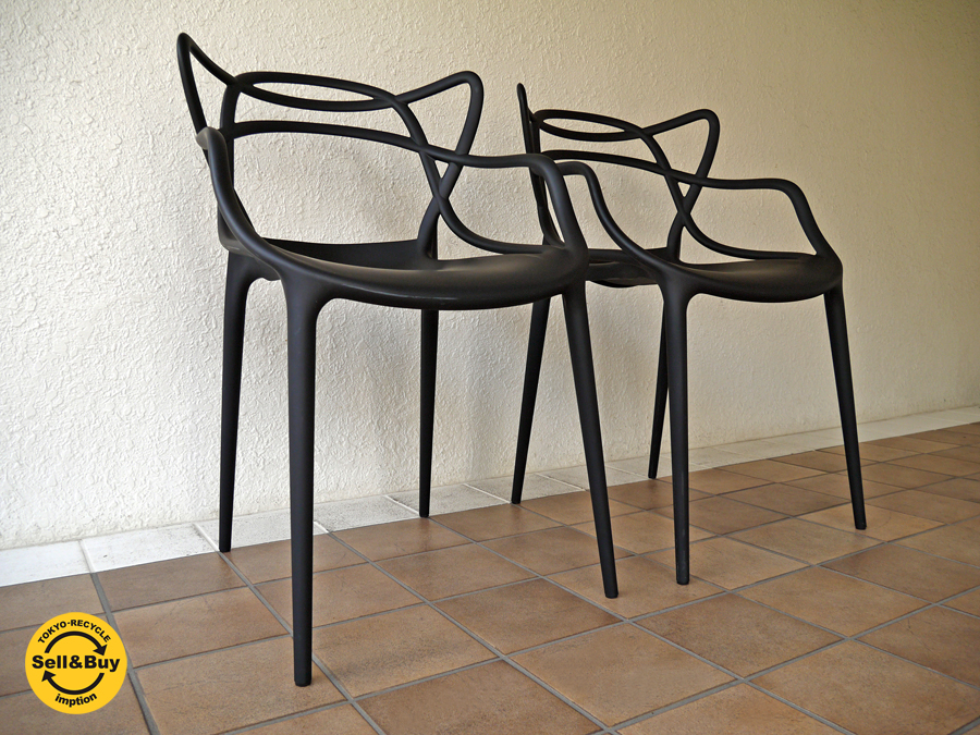 カルテル Kartell 奇才 フィリップ スタルク Philippe Starck デザインマスターズチェア Masters Chair ブラック イタリアモダン ガーデンチェア 3人の巨匠による名作チェアが融合したスタッキングも可能なオーガニックフォルムのモダンなアームチェア 買取