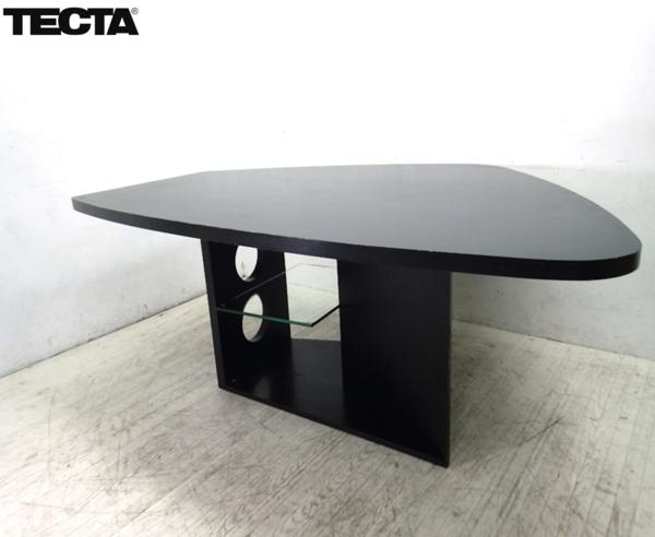 TECTA M21 ダイニングテーブル オーク材ブラックの画像です。
