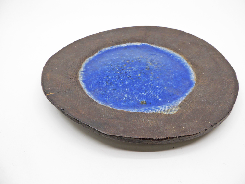 浜名一憲 皿 個展「壺と海の漂着物」作品 プレート 青釉 Φ23.5cm 現代作家 希少 中古品 買い取りしました。 | 家具を売るなら