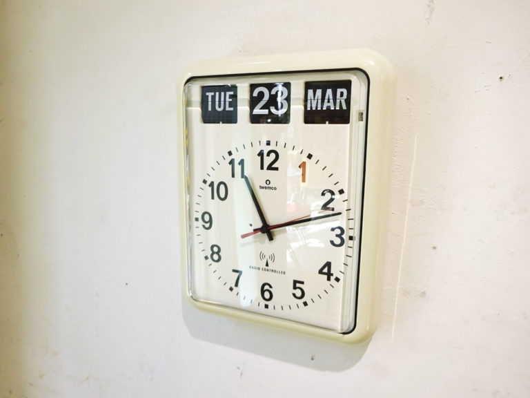 トゥエンコ TWEMCO 掛け時計 パタパタカレンダー時計 RC-12 ホワイト ラジオコントロール ウォールクロック 昭和レトロ 中古品