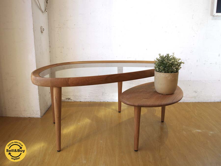 オーフス ガラス センターテーブル 可動式ネストタイプ オーク無垢材フレーム ～ 可憐なデザインとオシャレなネストテーブル