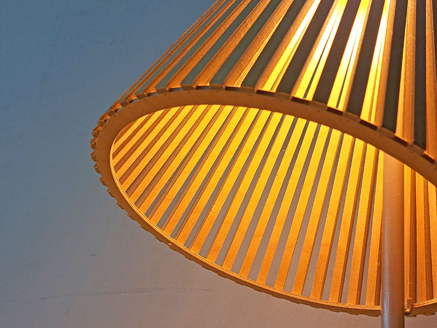 セクトデザイン Secto Design テーブルランプ 4220 バーチ材 スリット状シェード セッポ・コホ Seppo Koho 高さ75cm 北欧照明 フィンランド 定価￥209,000- ～フィンランド生まれの優しい照明～