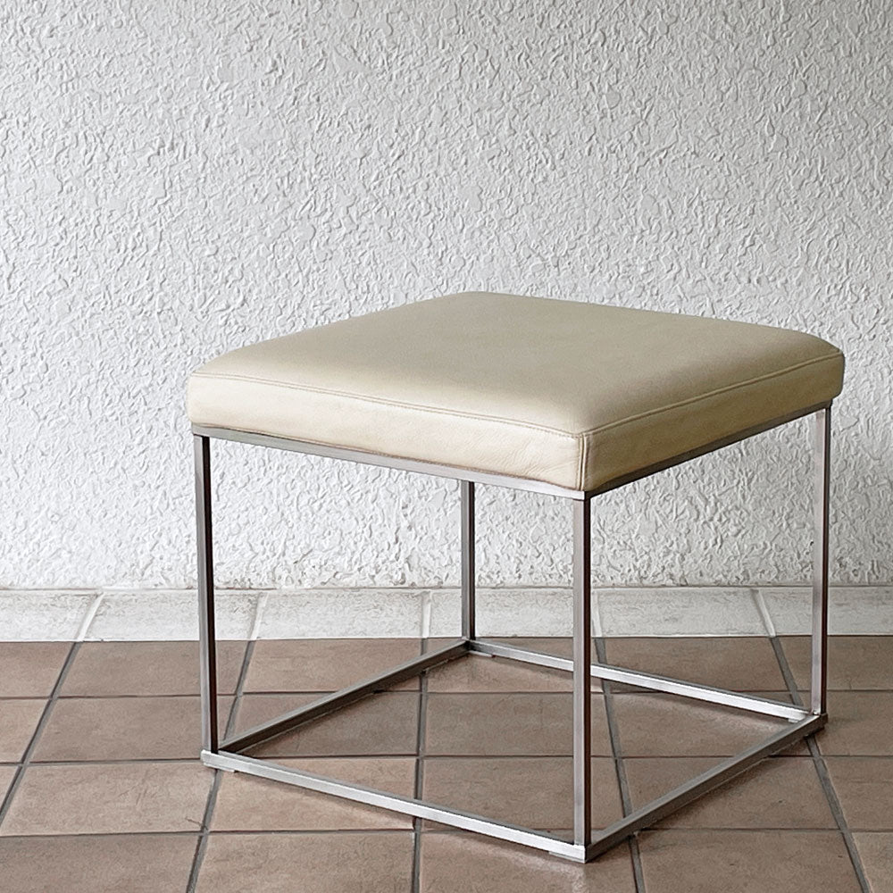  【用賀店】リビングディバーニ Living Divani イル プフ ILE Pouf オットマン スツール 本革 Piero Lissoni ixc.取扱 買取させていただきました。