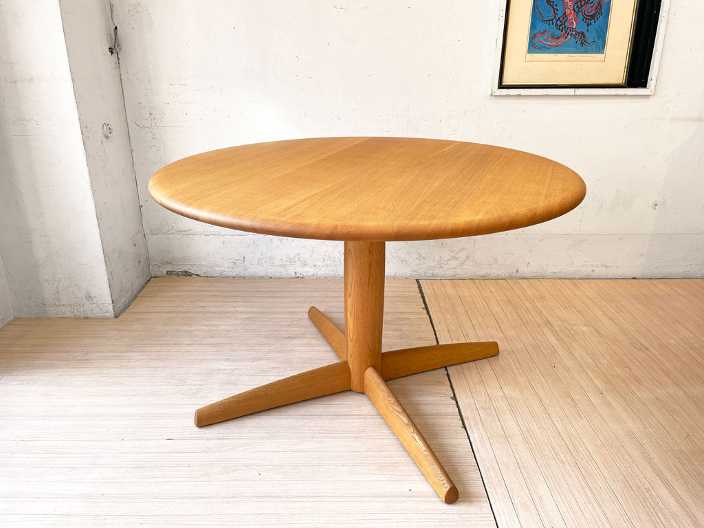 飛騨産業 HIDA 侭 ジン ダイニングテーブル ラウンドテーブル 丸型天板 1本脚 ナラ無垢材 ウレタン塗装 参考定価 : 209,000- 中古品 買い取りしました。