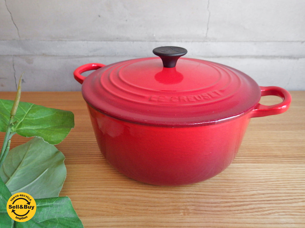 ルクルーゼ LE CREUSET シグニチャー両手鍋 ココットロンド 22cm チェリーレッド　中古品 買い取りしました。学芸大学店 出張買取もお任せ下さい。
