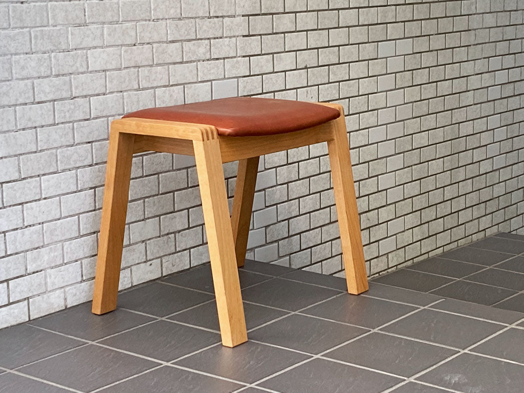 イクスス ikususu FURNITURE トゥム tumu スタッキングスツール IXCS-211 アルダー無垢材 レザー ブラウン 中古品 買い取りしました。
