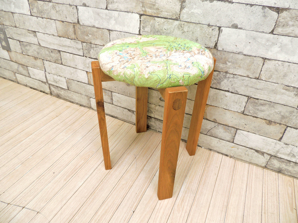 ドアーズリビングプロダクツ DOORS LIVING PRODUCTS ラウンド スツール Round Stool オーク無垢材 UR FURNITURE 取扱 座面張り替え 世界地図 リメイク 中古品 買い取りしました。