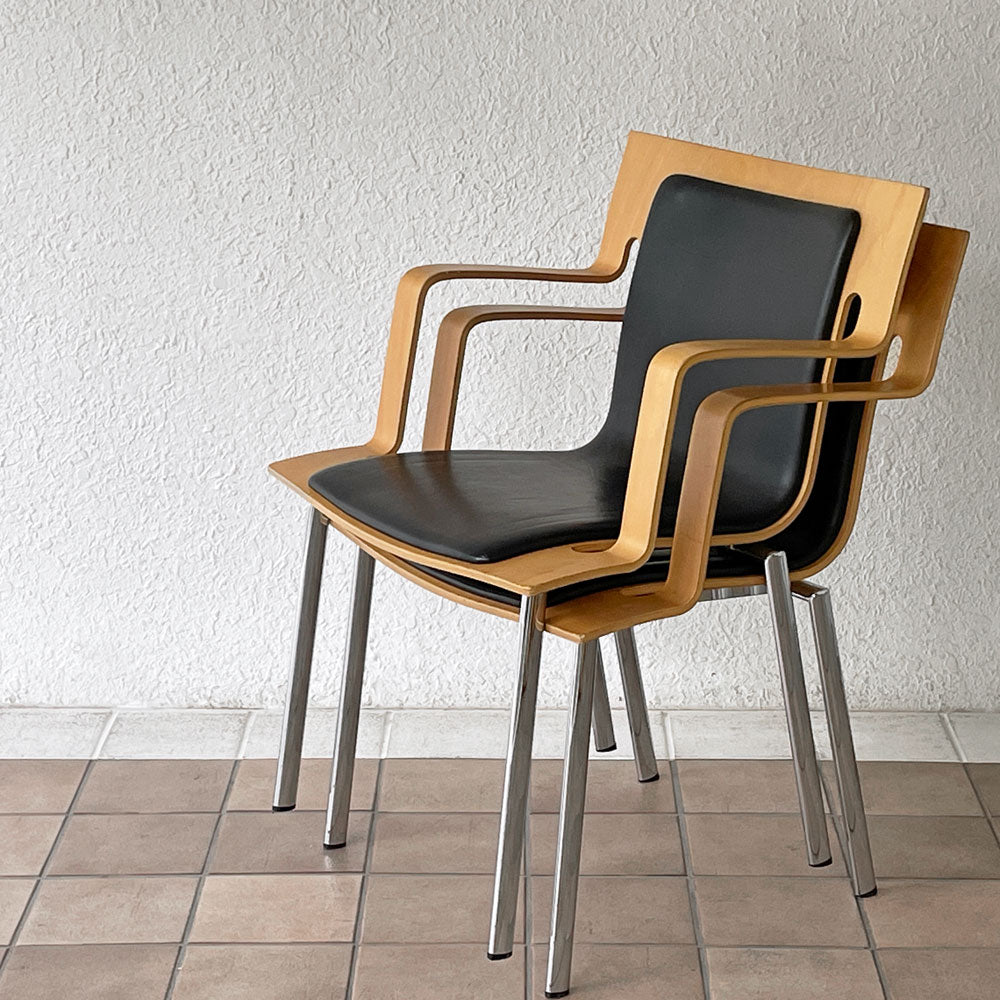 【用賀店】ラムホルツ LAMMHULTS コーパス アームチェア Corpus Armchair プライウッド アームチェア バーチ材 スタッキング スウェーデン 北欧家具 2脚 買取させていただきました。