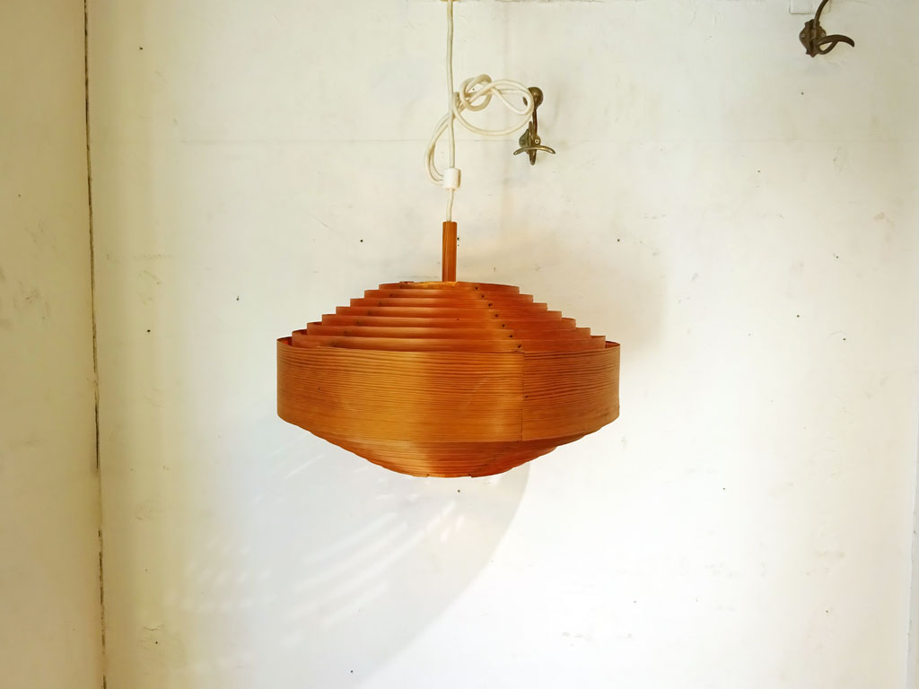 ヤマギワ yamagiwa 取扱 ヤコブソンランプ JAKOBSSON LAMP パイン材 ペンダントランプ 323F-222 ハンスアグネ・ヤコブセン 中古品 買い取りしました。
