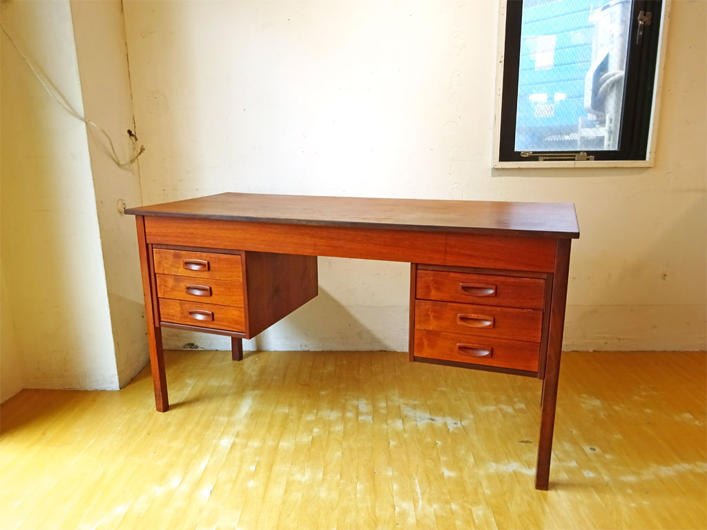 北欧ビンテージ Scandinavian vintage チーク材 デスク 両袖 6ドロワー 北欧家具 デンマーク 中古品 買い取りしました。