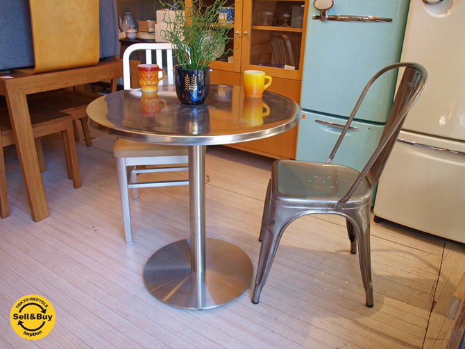 特集： フランスとアメリカ、生まれた国は違いますが、双方ともに『海軍』に採用されているという稀有な歴史を持つチェアたちのご紹介です。