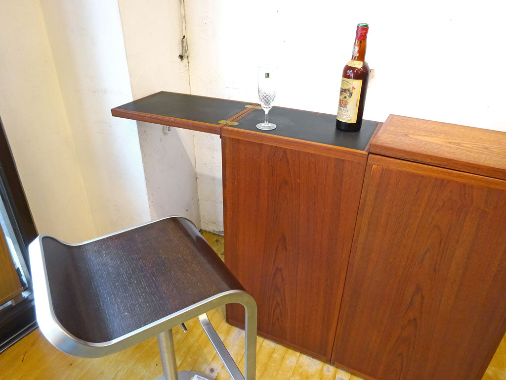 デューロン dyrlund 7712 Captain's Bar Cabinet キャプテンズ バーキャビネット ～ 移動して開いて広げられるバーキャビネット