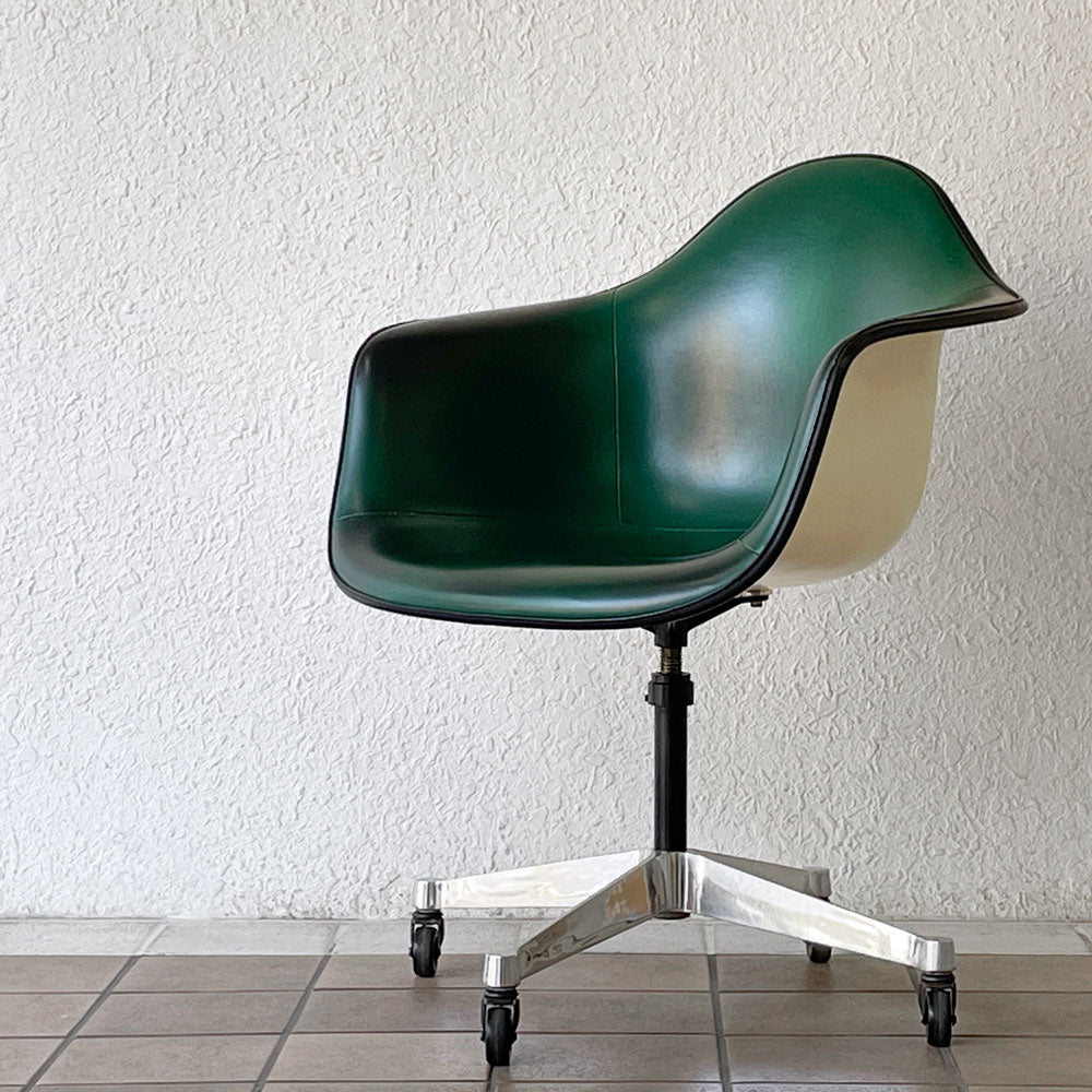  【用賀店】ハーマンミラー Herman Miller アームシェルチェア セカンド 2nd ナウガレザー キャスターベース イームズ ミッドセンチュリー 買取させていただきました。