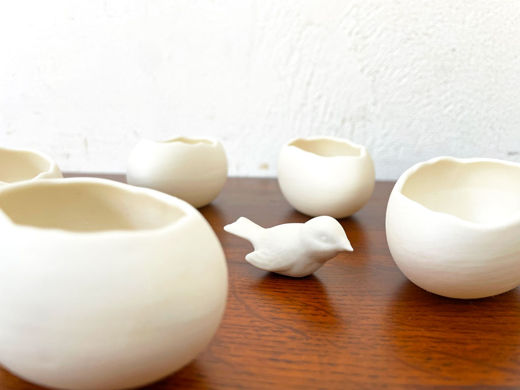 アメリカモダンデザイン アートオブジェ 鳥 バード 陶器 1羽の鳥と卵の殻 鳥の巣 bird's Nest ホワイト 置物 中古品 買い取りしました。