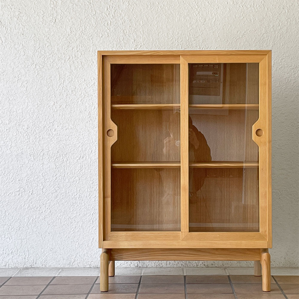  【用賀店】カンディハウス CONDE HOUSE タモ材 キャビネット 食器棚 飾り棚 引き戸 スライド扉 W72cm ナチュラルモダン 国産家具 買取させていただきました。