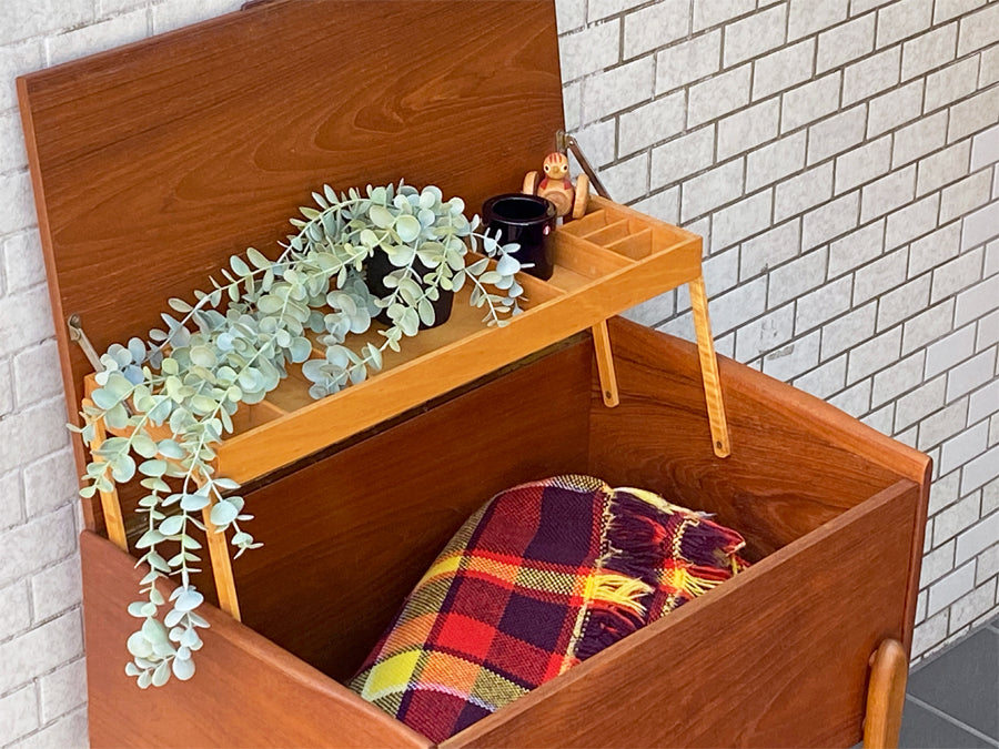 デンマーク ビンテージ ソーイングテーブル キャスターワゴン ブランケットキャビネット チーク材 北欧家具 ～可愛らしさと使いやすさと～