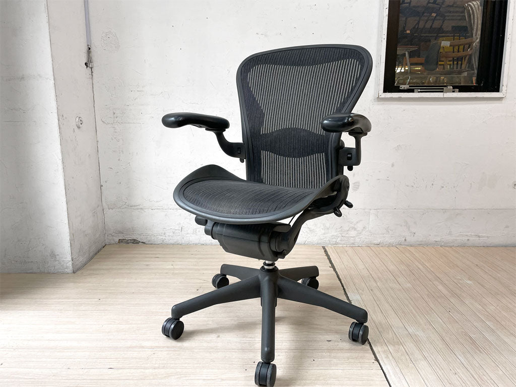 ハーマンミラー Herman Miller アーロンチェア Bサイズ ランバーサポート フル装備 グラファイトベース ビル・スタンフ ＆ ドン・チャドウィック 中古品 買い取りしました。