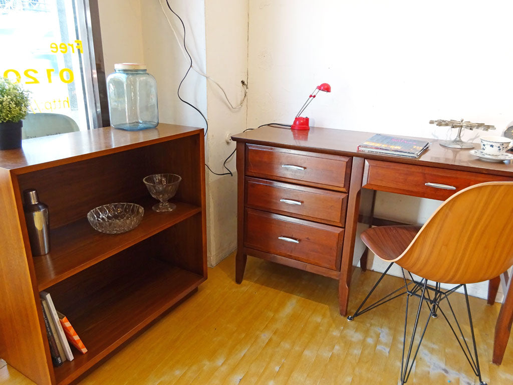 B. P. John Furniture 片袖 デスク 抽斗4杯 ブックシェルフ 2段 ウォールナット材 US ビンテージ ～これで洒落た空間が完成です！～
