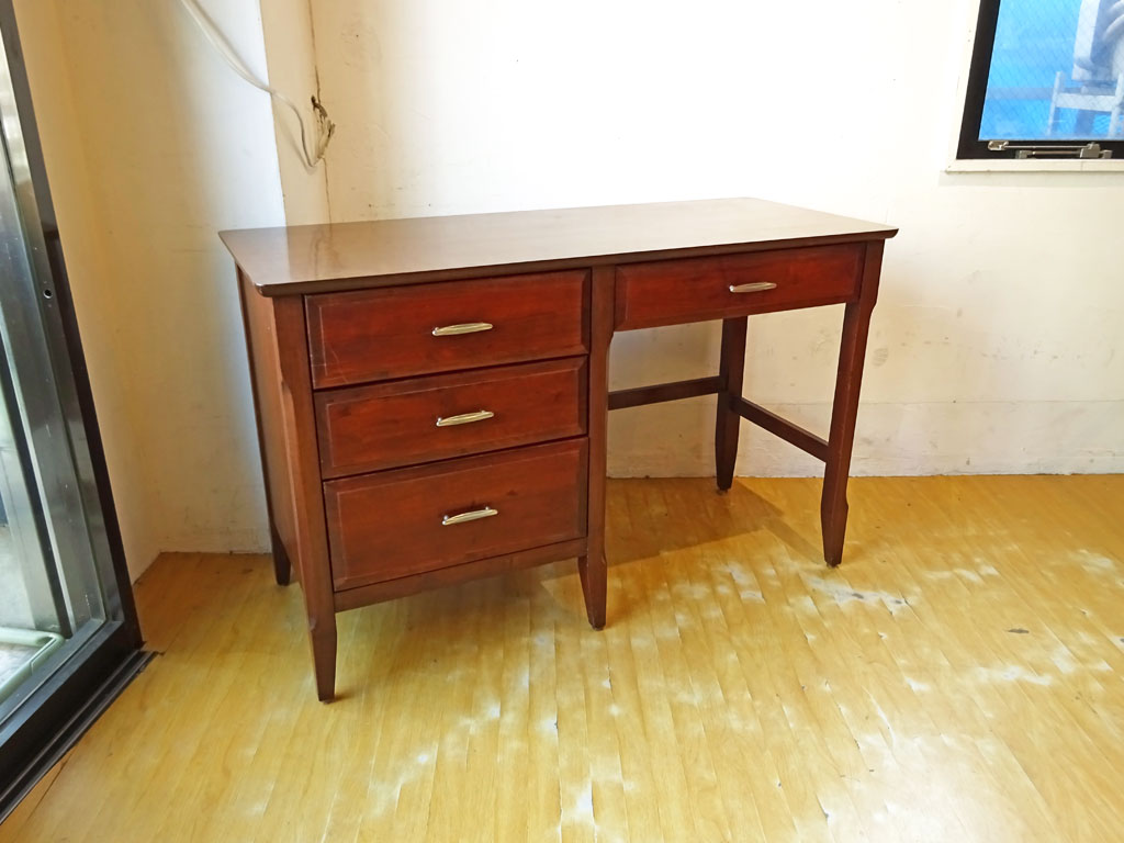 US ビンテージ B. P. John Furniture 片袖 デスク 抽斗４杯 米軍家具 アンティーク ミッドセンチュリー 書斎 ワークデスク 中古品 買い取りしました。