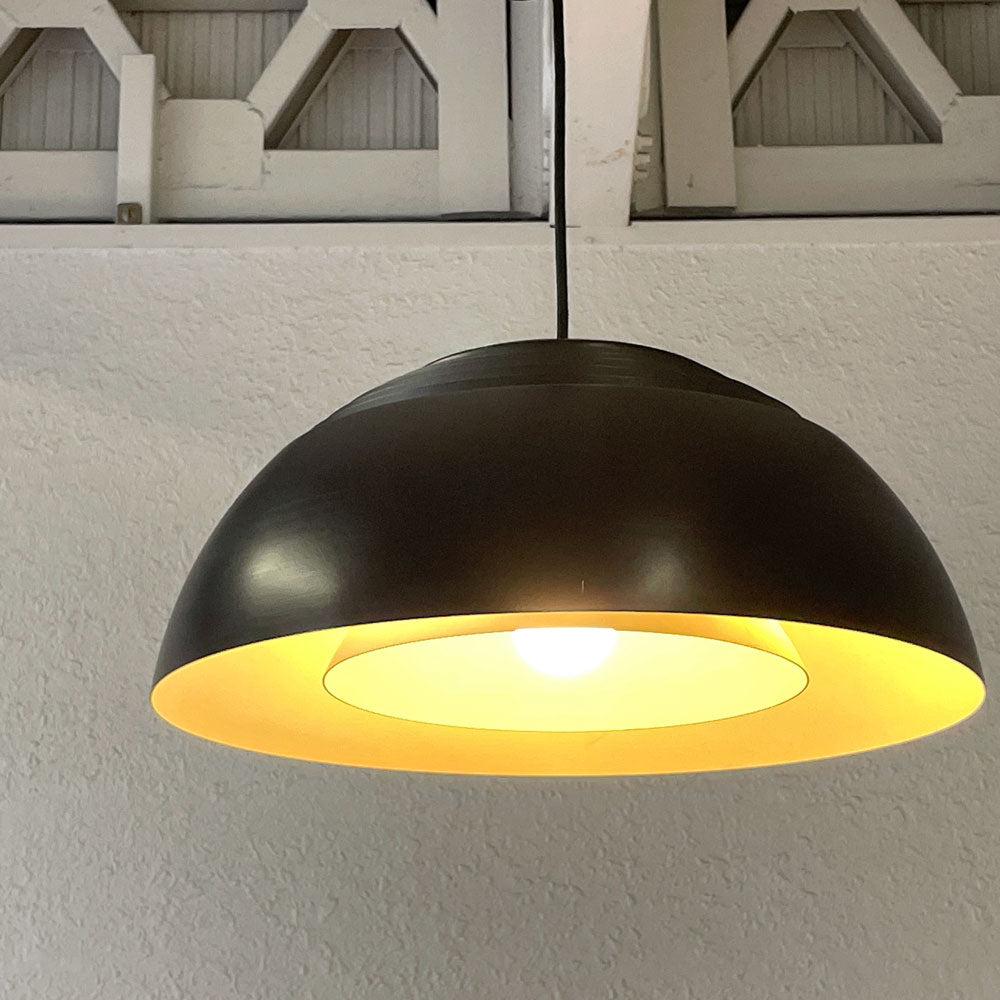  【用賀店】ルイスポールセン louis poulsen AJロイヤル AJ Royal 500 4灯 ペンダントライト ブラック アルネ・ヤコブセン 旧仕様 北欧照明 買取させていただきました。