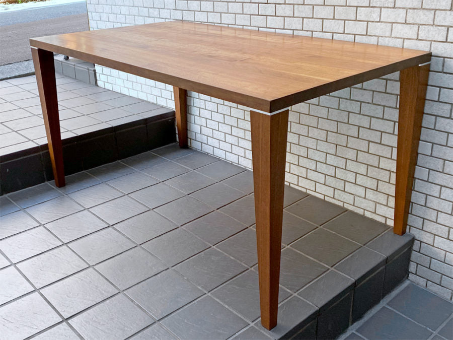 IDC 大塚家具 OTSUKA クリオ ダイニングテーブル ウォールナット 無垢材 W140cm シンプルモダン 　中古品 買い取りしました。