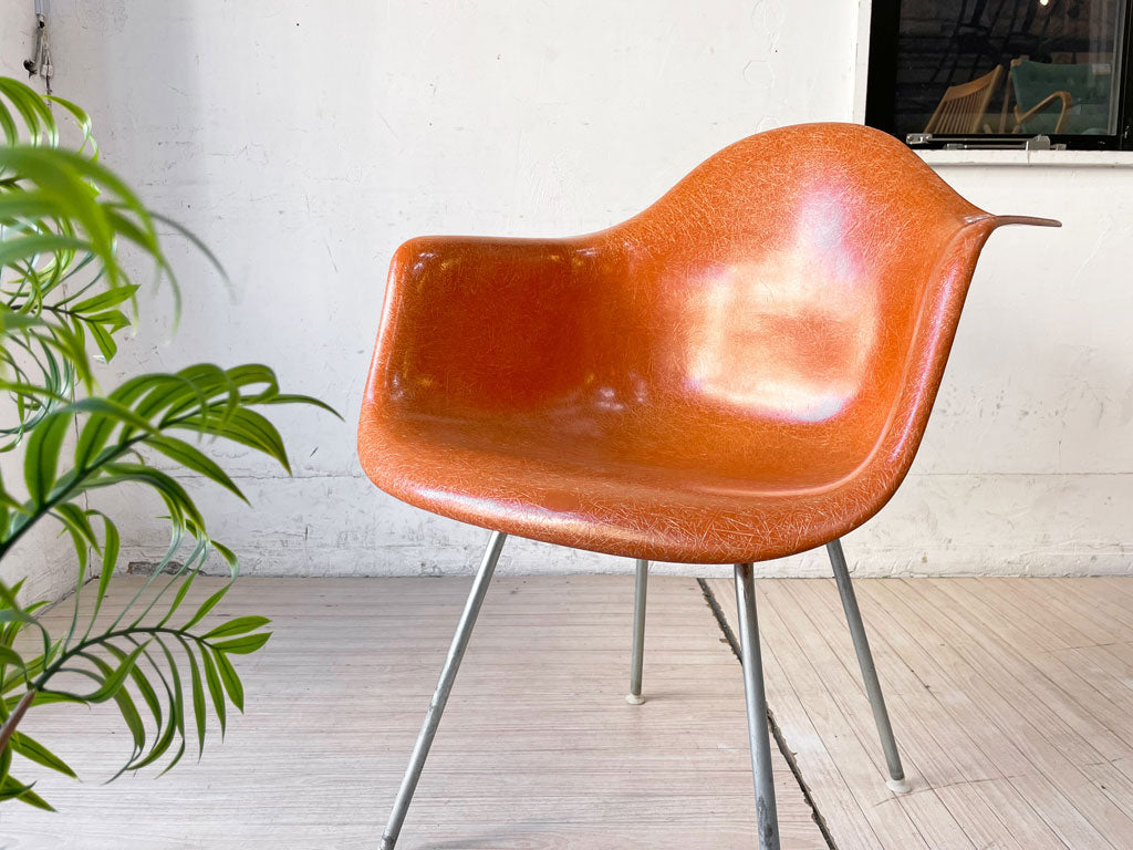 ハーマンミラー Herman Miller 2nd ビンテージ アームシェルチェア FRP オレンジ ジンクカラーHベース C&R イームズ 中古品 買い取りしました。