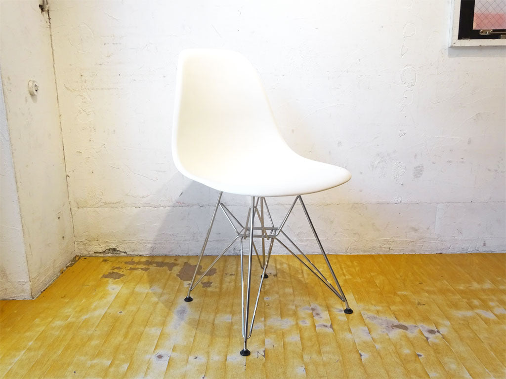 ヴィトラ Vitra サイドシェルチェア エッフェルベース ポリプロピレン製 ホワイト C&R イームズ デザイン ホワイト 下北沢店 中古品 買い取りしました。