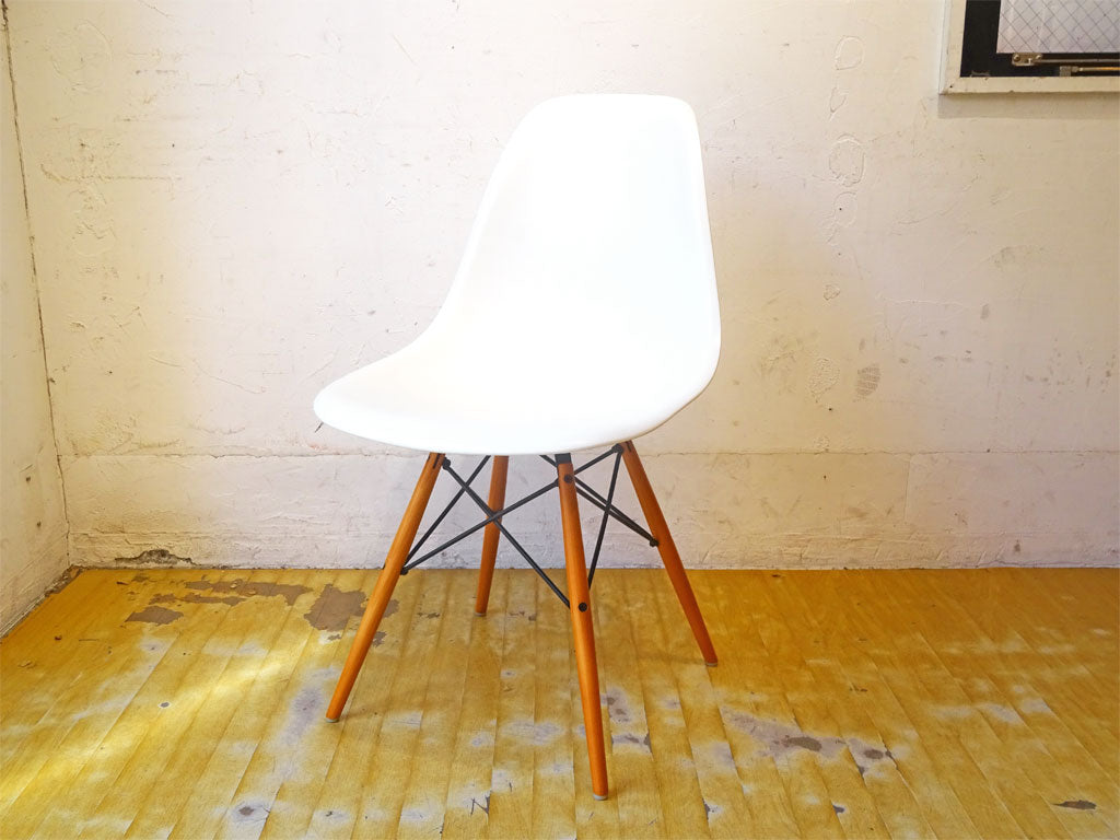 ヴィトラ vitra サイドシェルチェア ホワイト ドゥエルレッグベース ウッドベース DSW イームズ Eams ミッドセンチュリー 下北沢店 中古品 買い取りしました。