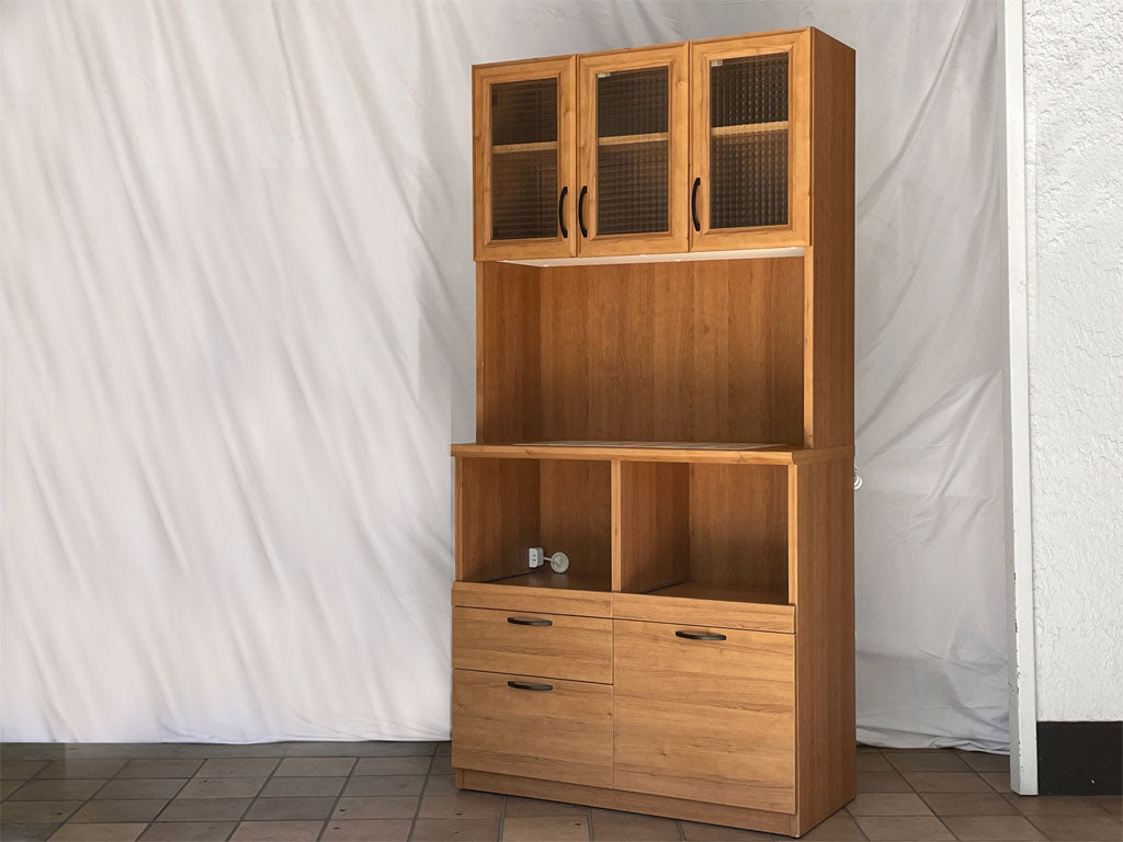 ビーカンパニー B-COMPANY コチーナ Cocina キッチンボード カップボード 食器棚 ナチュラル タイルトップ チェッカーガラス 中古品 買い取りしました。