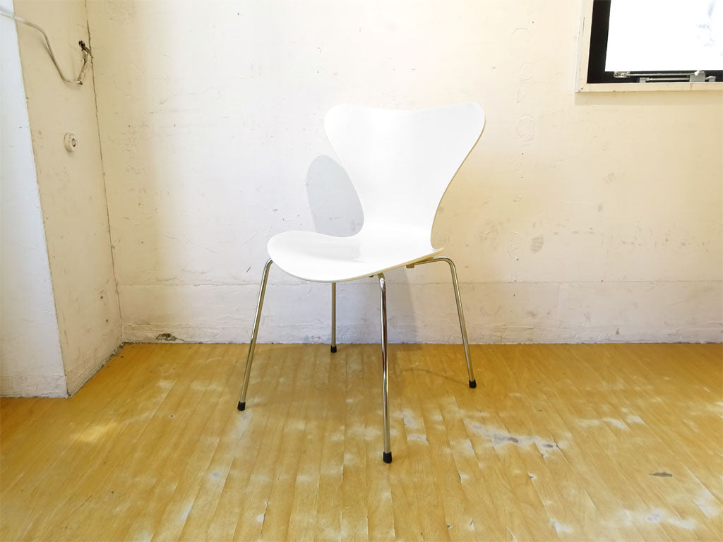 フリッツハンセン Fritz Hansen セブンチェア Seven Chair ホワイトラッカー アルネ・ヤコブセン Arne Jacobsen デンマーク 北欧家具 中古品 買い取りしました。