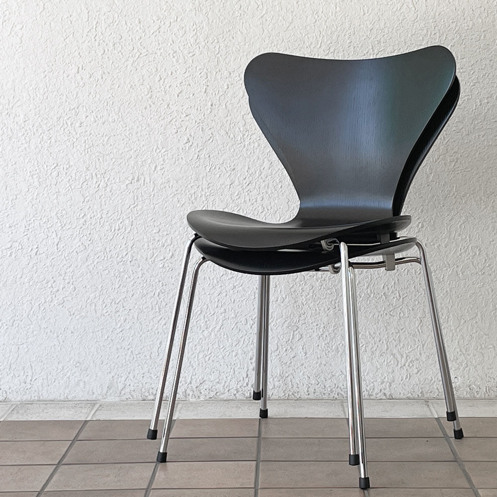  【用賀店】フリッツハンセン Fritz Hansen セブンチェア ダイニングチェア カラードアッシュ ブラック アルネ・ヤコブセン 北欧 デンマーク 定価￥76,780- 美品 A＆B 計2脚 買取させていただきました。