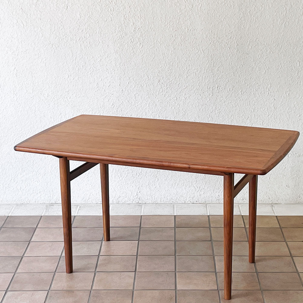  【用賀店】ウニコ unico ノルド NORD ダイニングテーブル ウォールナット材 W125cm ナチュラルモダン 廃番 買取させていただきました。