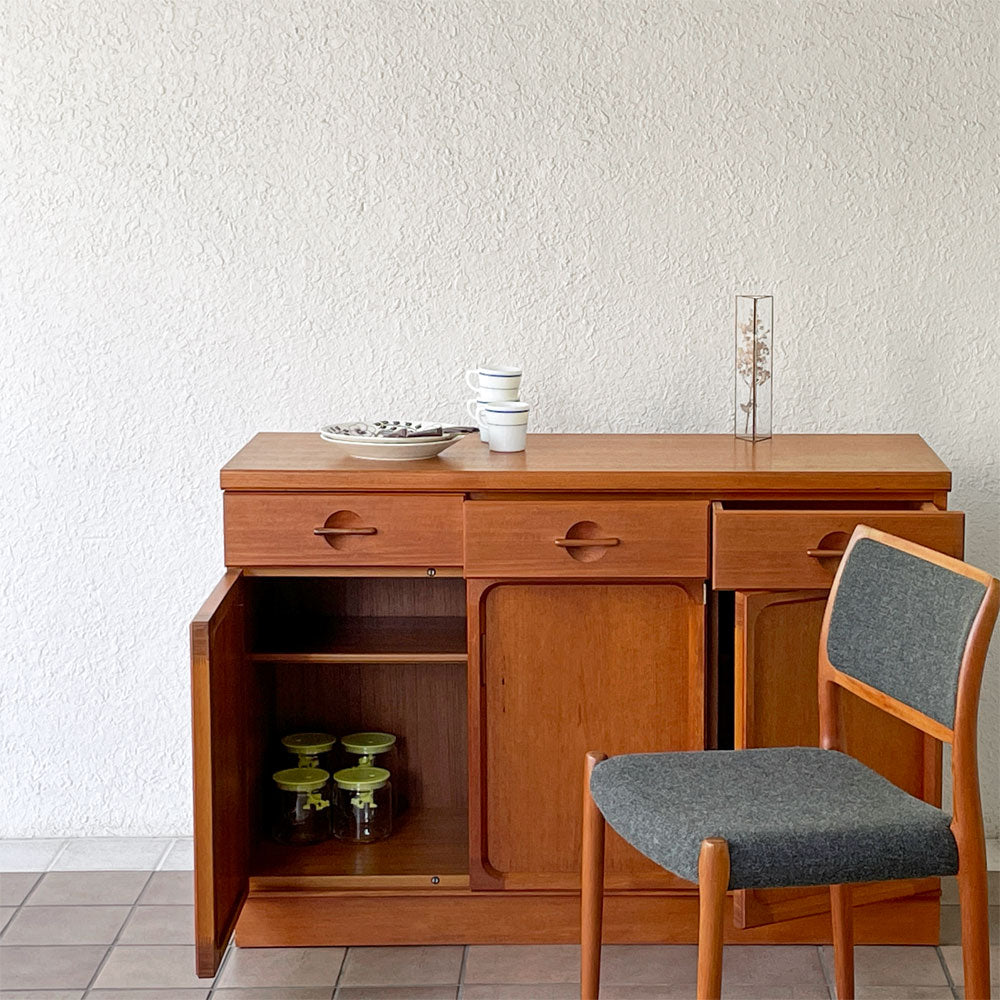  【用賀店】日田工芸 マキシム maxim ビンテージ チーク材 サイドボード キャビネット 抽斗3杯 キッチンボード キッチンカウンター 北欧スタイル 買取させていただきました。