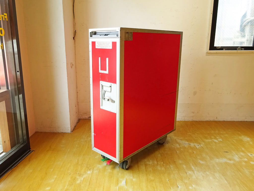 エアアジア・ジャパン Air Asia Japan LCC ミールカート サービストローリー 機内食運搬用 フルサイズ 什器 希少品 中古品 買い取りしました。
