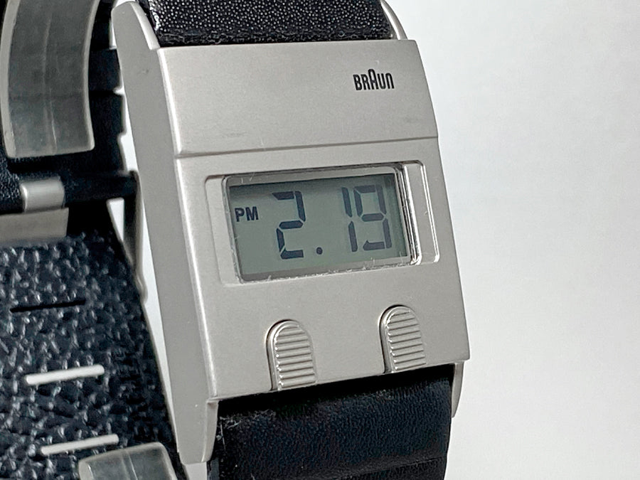 ブラウン BRAUN デジタルウォッチ 腕時計 DW30 復刻モデル BN0076 ディーター・ラムス & ディートリッヒ・ルブス ケース付 希少 ～デザインされたメッセージ～
