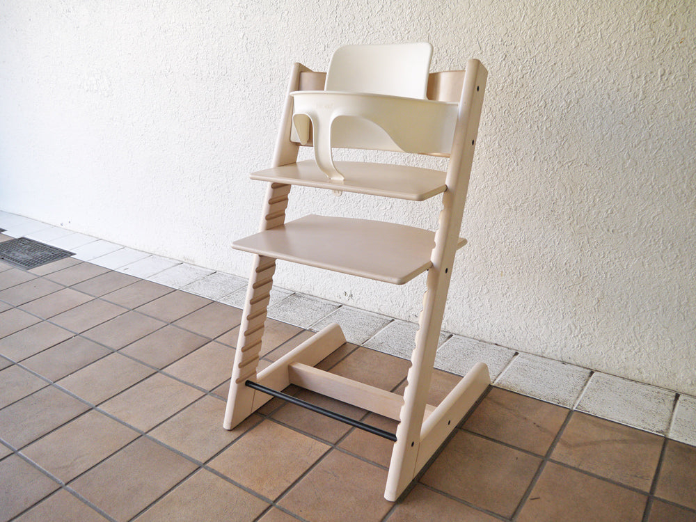 ストッケ STOKKE トリップトラップ TRIPP TRAPP 新型初期 ホワイトウォッシュ プラスチックガード 背もたれ付 ベビーチェア 北欧 ノルウェー 中古品 買い取りしました。