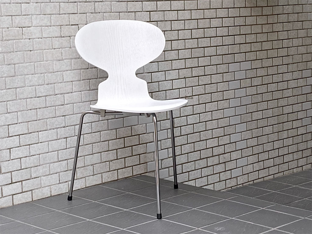 フリッツハンセン Fritz Hansen アントチェア ホワイト カラードアッシュ 3本脚 アルネ・ヤコブセン スタッキングチェア 北欧 デンマーク 中古品 買い取りしました。