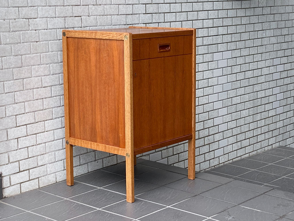 スウェーデンビンテージ Swedish Vintage チーク材 × オーク材 サイドキャビネット ランプテーブル フラップ扉 北欧ビンテージ 中古品 買い取りしました。