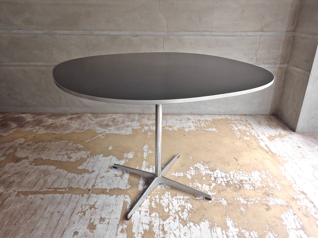 フリッツハンセン Fritz Hansen Aテーブル スーパー円テーブル 4スターベース オーク材天板 ブラック アルミエッジ デンマーク 北欧モダン 廃盤 希少モデル 中古品 買い取りしました。