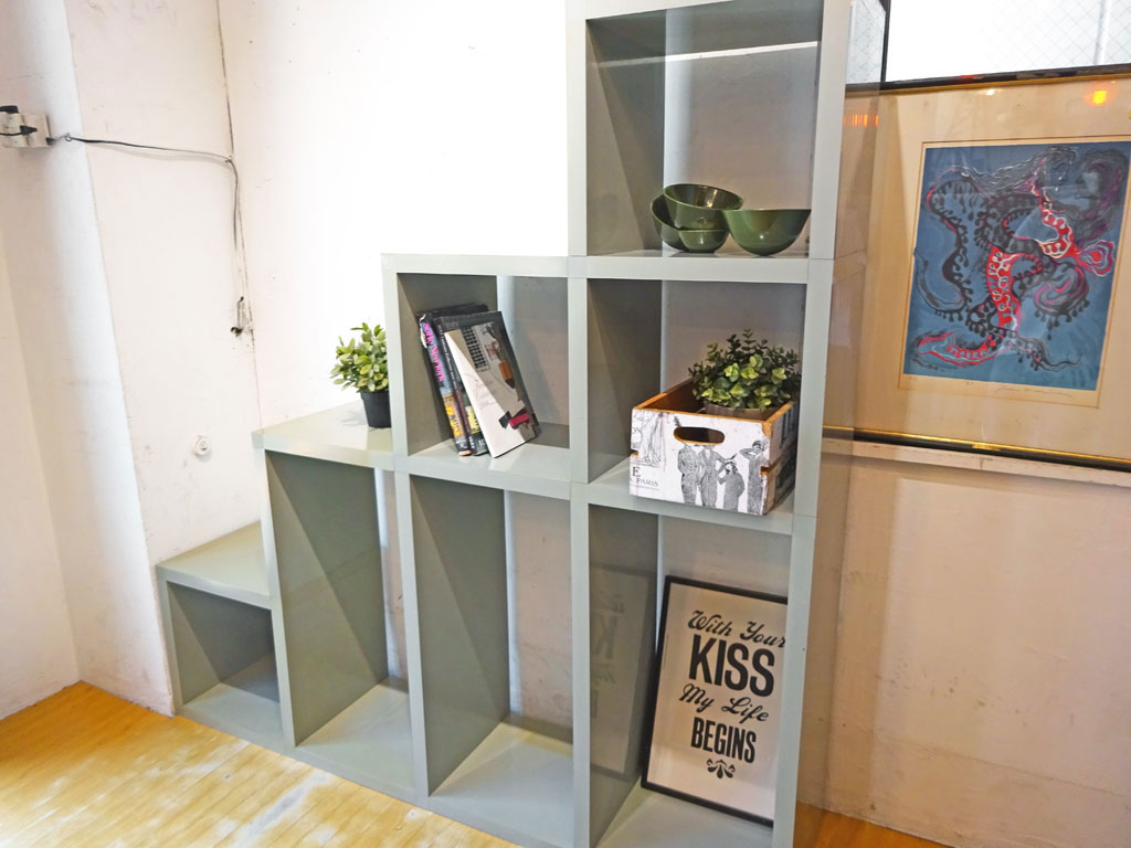 カルテル Kartell シェルビングシステム SHELVING SYSTEM モジュラーブックシェルフ ジュリオ・ポルヴァラ ～ 段差を活かしたディスプレイが楽しめるシェルフ