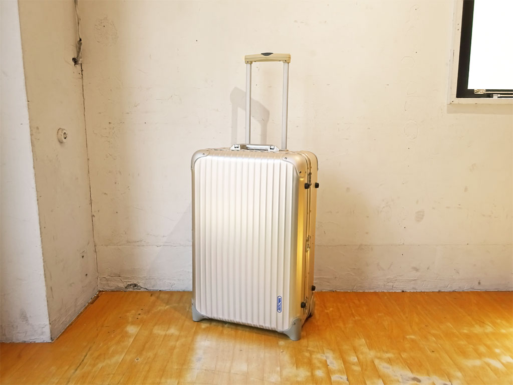 リモワ RIMOWA トパーズ TOPAS アルミ スーツケース キャリーケース トランク 2輪 青ロゴ シルバー 930.63 63L 中古品 買い取りしました。