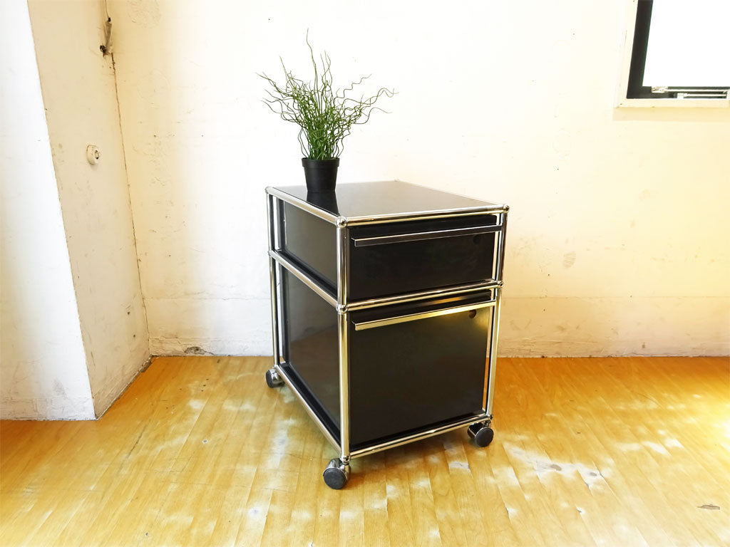 ユーエスエム モジュラーファニチャー ハラーシステム USM Haller ロールボーイ デスクキャビネット グラファイトブラック キャスター 中古品 買い取りしました。