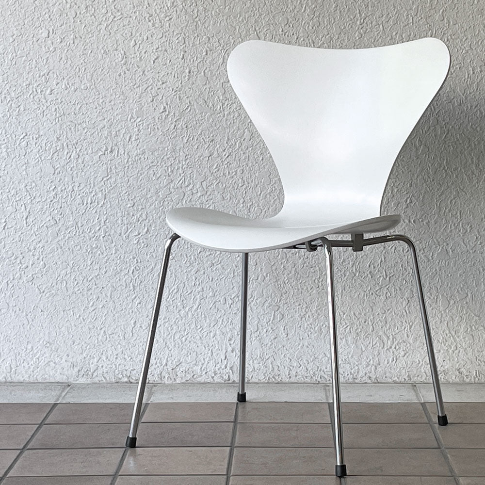  【用賀店】フリッツハンセン Fritz Hansen 3107 セブンチェア ラッカー仕上げ ホワイト スタッキング アルネ・ヤコブセン デンマーク 北欧家具 買取させていただきました。