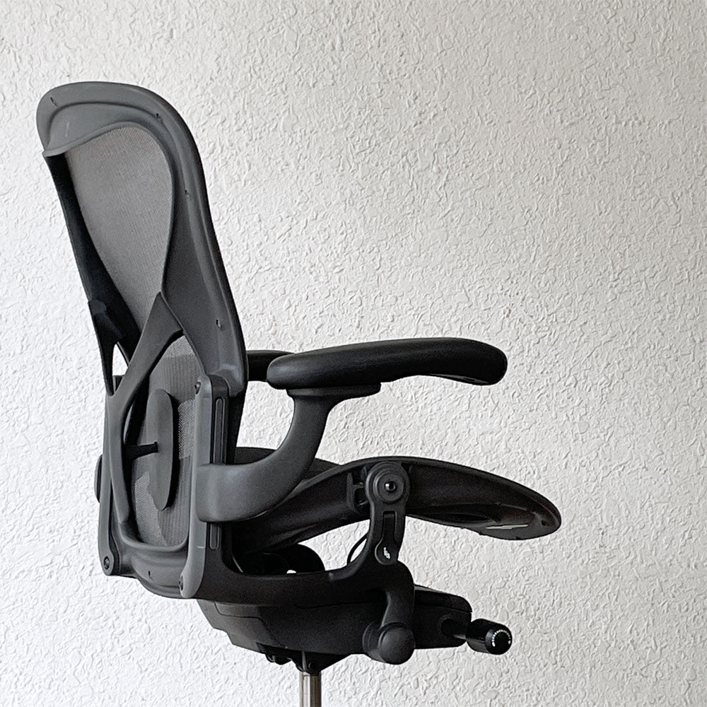 ハーマンミラー Herman Miller アーロンチェア デスクチェア リマスタード ライト Bサイズ グラファイトベース ビル・スタンフ ＆ ドン・チャドウィック ポスチャーフィット　～世界的名作の最新仕様！～