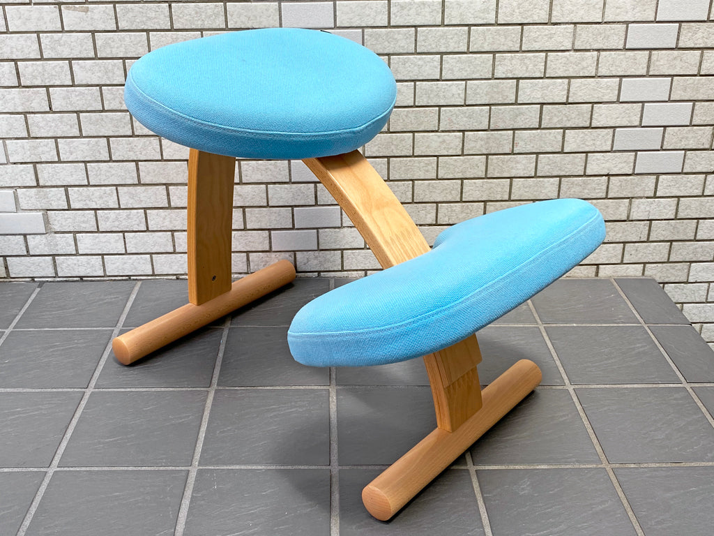 サカモトハウス SAKAMOTO HOUSE リボ Rybo バランスイージー Balance Easy ライトブルー 北欧ファブリックコラボカバー付き バランスチェア 学習椅子 　中古品 買い取りしました。