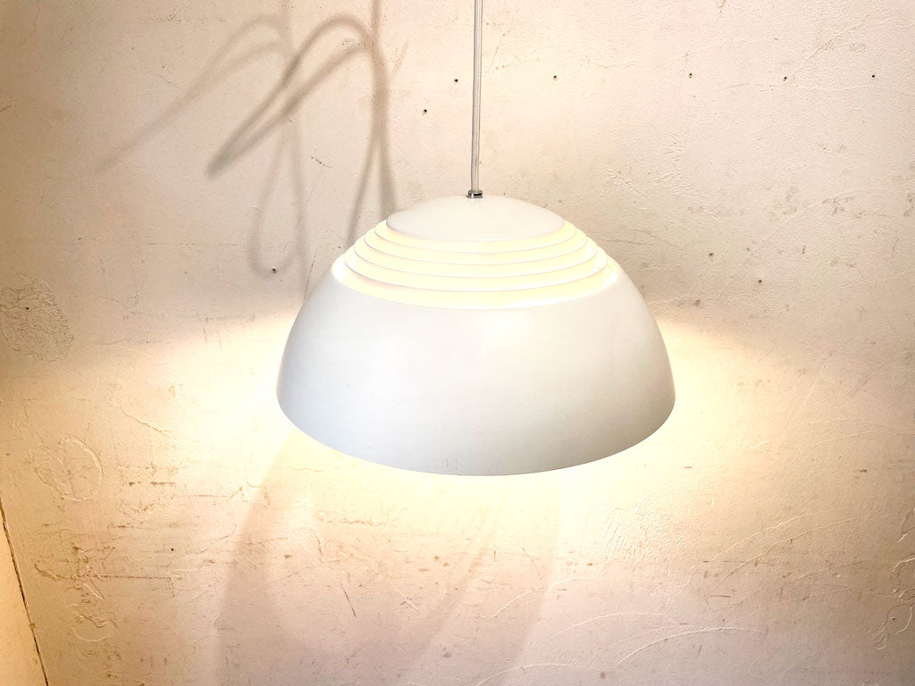 ルイスポールセン louis poulsen AJロイヤル 370 アルネ ヤコブセン Arne Jacobsen ペンダントライト ホワイト 下北沢店 中古品 買い取りしました。