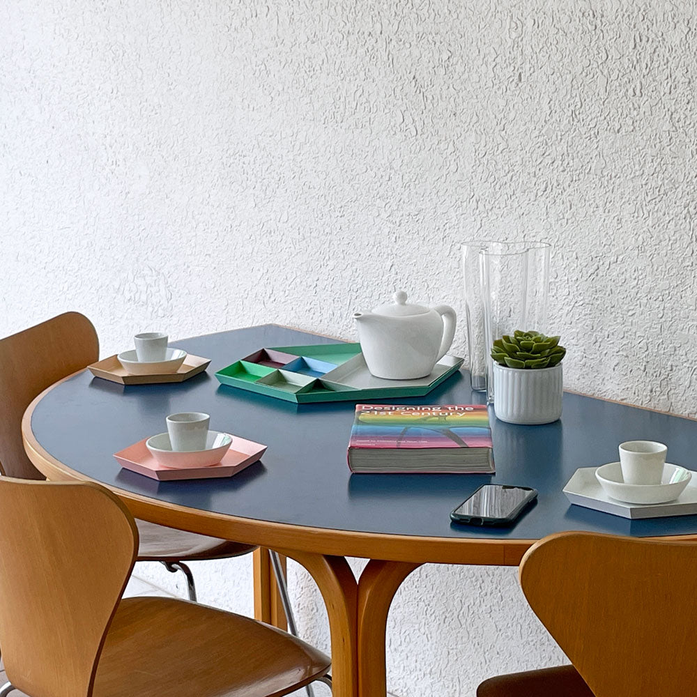 マグナスオルセン Magnus Olesen ハーフラウンド ダイニングテーブル 半円 メラミン天板 W160cm ラッド・シーゲンセン＆ジョニー・ソーレンセン 北欧 デンマーク　～上質に映えるアートピース。～